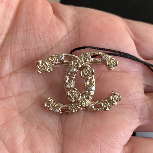 Chanel 22C Brooch Camellia with Crystals - Picture 12 of 13